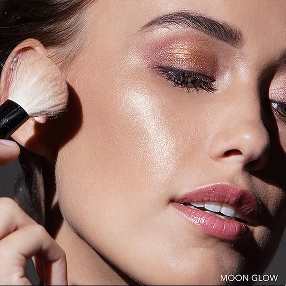 BOBBI BROWN Highlighting Powder - Picture 6 of 9